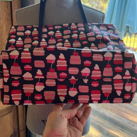 EUC KATE SPADE Take the Cake Bon Shopper Cupcake Tote. Adorable, fun, memorable! - Picture 7 of 14